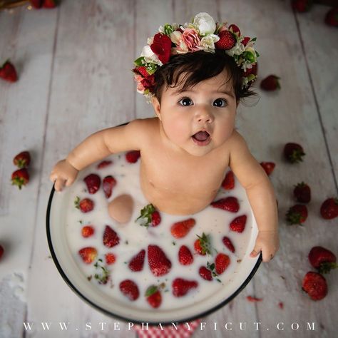 Milk Bath Photoshoot, Baby Girls First Birthday, Bath Photoshoot, Baby Milk Bath, Cake Smash Photoshoot, Smash Photoshoot, Baby Birthday Photoshoot, Milk Bath Photography, Baby Milestones Pictures