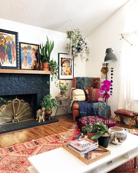 Vintage Eclectic Home, Bohemian Style Living Room, Living Room Decor Eclectic, Bohemian Style Living, Bohemian Living Room Decor, Nomadic Lifestyle, Bohemian Living Rooms, Decor Ikea, Design Salon