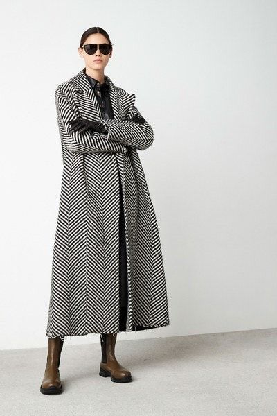 Erika Cavallini Fall 2020 Ready-to-Wear Collection - Sponsored - Vogue Mantel Styling, Mantel Outfit, Fall Fashion Coats, 2020 Fashion Trends, Coat Design, 가을 패션, Fashion Show Collection, Fashion 2020, Look Fashion