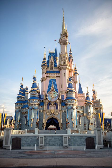 Cinderella Castle EARidescent Makeover Completed Ahead of Walt Disney World's 50th-Anniversary Celebration Disney World Castle, Gif Png, Disney 50th Anniversary, Disney World Pictures, Disney World Magic Kingdom, Disney Background, Disney Orlando, Parc D'attraction, Disney Day