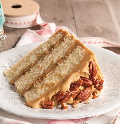 This decadent Buttered Pecan Caramel Cake is garnished with homemade buttered pecans that make it a divine treat. Pecan Icing Recipe, 3layer Cake, Pecan Caramel Cake, Carmel Cake, Caramel Cake Recipe, Butter Pecan Cake, Caramel Frosting, Pecan Cake, Pecan Recipes