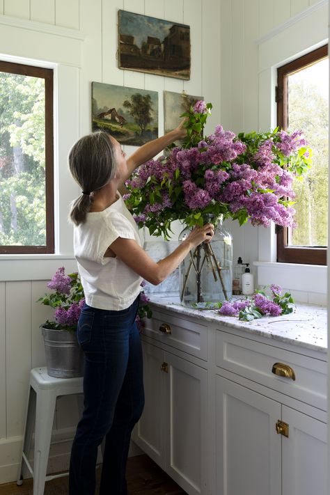 Holiday Dining Room, Lilac Bouquet, Building A Chicken Coop, Tall Ceilings, Arrangement Ideas, Flower Arranging, The Farmhouse, Home Exteriors, Flower Farm