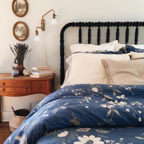 Navy Cottage, Cottage Core Bedroom, Grace Upon Grace, Hm Home, Home Decoration Ideas, Master Bed, Ideas Vintage, Up House, Dream Bedroom