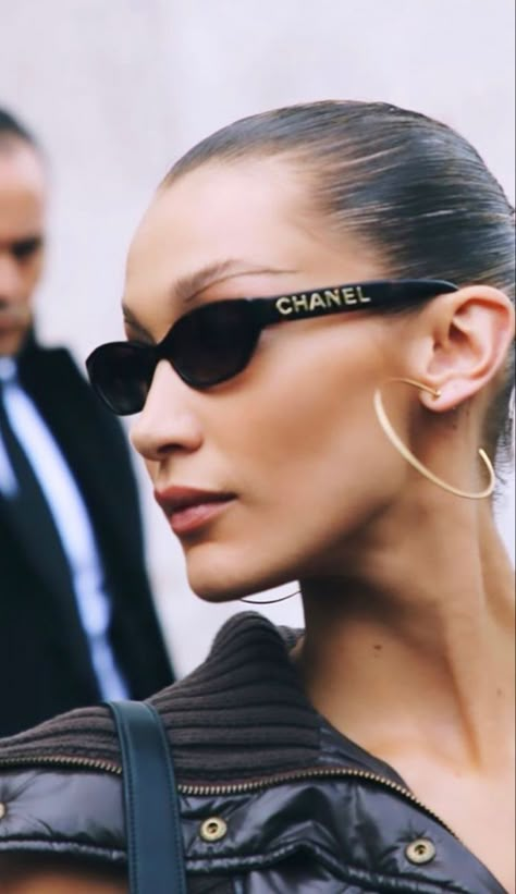 Chanel Vintage Sunglasses, Pretty Sunglasses, Sunglasses Aesthetic, Sunglasses Chanel, Fancy Glasses, Libra Women, Model Sunglasses, Ibiza Outfits, Mode Chanel