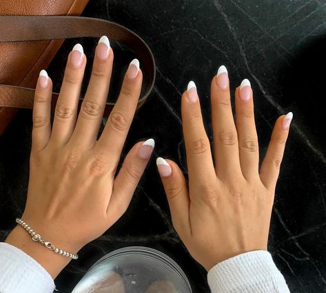 Oval Nails French, Acrylic Nails Almond Shape, Almond Nails French, Hoco Nails, French Acrylics, White Tip Nails, White Acrylic Nails, French Tip Acrylic Nails, Basic Nails