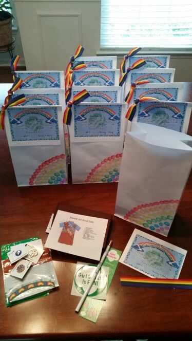 Bridging To Brownies Gift, Daisy Bridging Ceremony Ideas, Daisy To Brownie Bridging Ideas, Bridging To Juniors, Bridging Ceremony Ideas, Girl Scout Daisy Petals, Brownie Quest, Brownies Activities, Girl Scout Daisy Activities