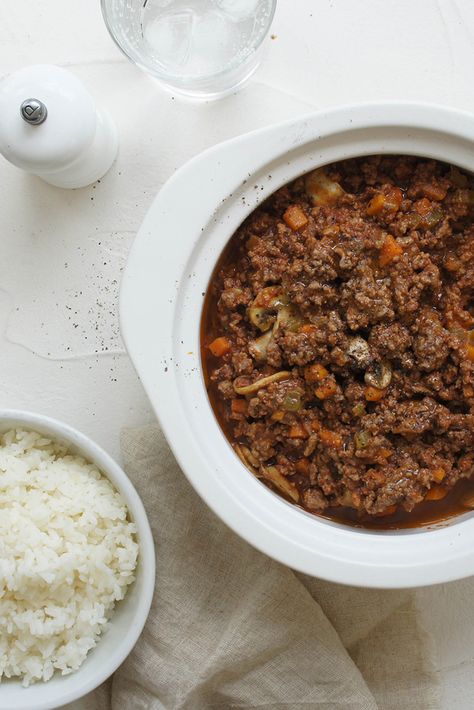 It's time to mince things up with this delicious Slow Cooker Savoury Mince recipe by abrarose. Slow Cooker Minced Beef, Savoury Mince, Minced Beef Recipes, Mince Recipes, Crockpot Recipes Beef, Cooked Food, Savoury Recipes, Crockpot Recipes Slow Cooker, Healthy Crockpot Recipes