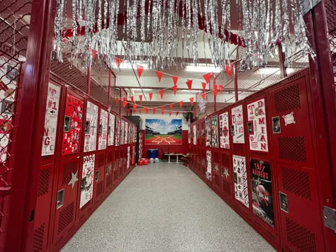 School Spirit Decorations Hallway, High School Musical Homecoming Theme, Spirit Week Hallway Decorations, High School Dance Aesthetic, High School Musical Decorations, Dance Themes Highschool, Hallway Decorating School, Valentines Door Decorations Classroom, Valentines Door Decorations