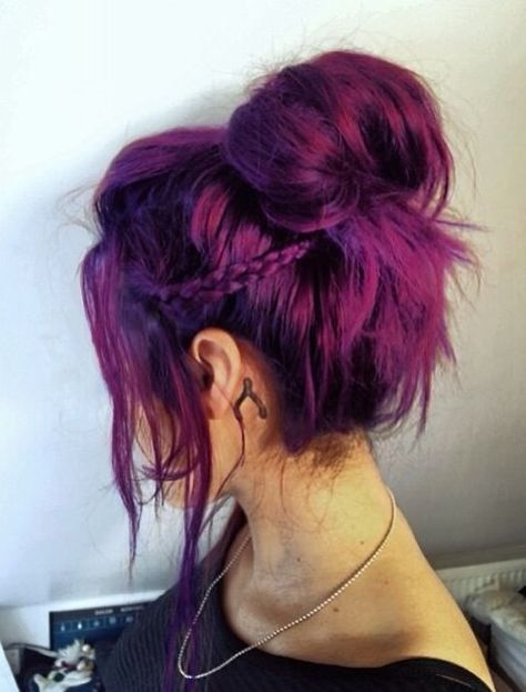 Messy Bun Hairstyle for Purple Hair Stylish Hair Colors, Purple Pixie, Plum Hair, Scene Girl, Cute Hair Colors, Hair Color Purple, Dye My Hair, Cool Hair Color, Grunge Hair