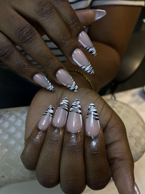 Almond Zebra Nails, White Tiger Nails, Black And White Stripe Nails, Fun Almond Nails, Zebra Acrylic Nails, Tiger Stripe Nails, Zebra Nail Art, White Almond Nails, Tiger Nails