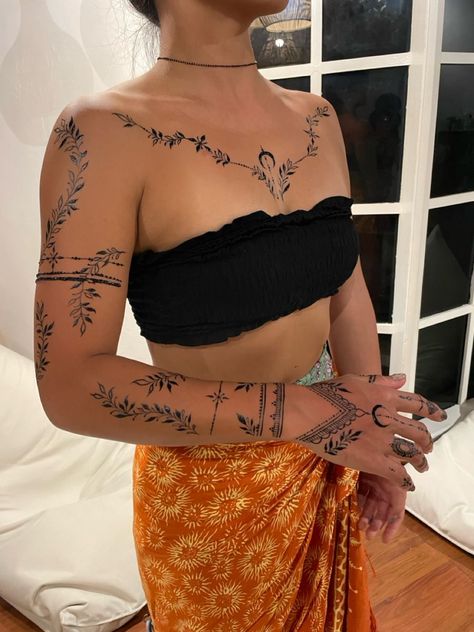 Henna Half Sleeve Tattoos For Women, Jagua Tattoo Design, Desi Tattoo, Henna Arm Tattoo, Cherry Blossom Tattoo Shoulder, Henna Tattoo Diy, Henna Sleeve, Henna Tattoo Designs Arm, Swirl Tattoo