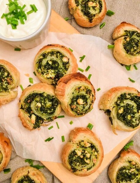 Spanakopita Pinwheels, Easy Spanakopita, Feta Appetizer, Top 10 Healthy Foods, Greek Spinach, Hamburger And Potatoes, Pinwheels Recipe, Greek Spinach Pie, Easy Waffle Recipe