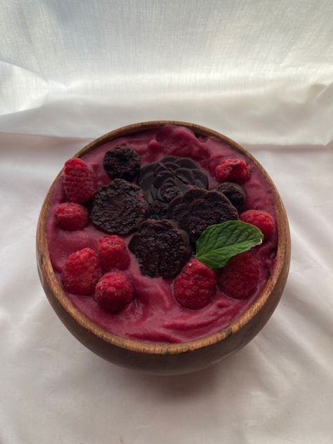 Smoothie Bowl Aesthetic, Self Date, Raspberry Smoothie Bowl, Coconut Almonds, Bowl Aesthetic, Smoothie Banana, Fruit Cheesecake, Cheesecake Smoothie, Raspberry Yogurt