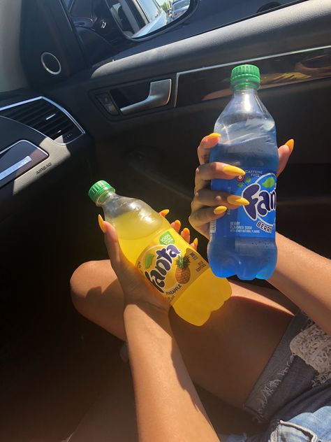 #yellow #bluefanta #photo #pineapplefanta #fanta #cool #nailart #naildesigns #nailpolish #acrylicnails #nails #photography #artsy #aesthetic #baddy #nails Fanta Aesthetic, Pineapple Fanta, Milkshake Oreo, Cookie Milkshake, Banana Apple Smoothie, Sweets Chocolate, Soda Drinks, Candy Drinks, Sleepover Food