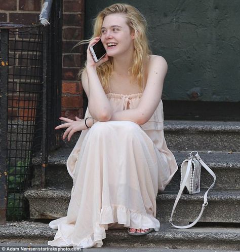 Fanning Dakota, Ellie Fanning, Elle Fanning Style, Fanning Sisters, Dakota And Elle Fanning, Celebrity Siblings, Young Actresses, Lower Manhattan, Elle Fanning