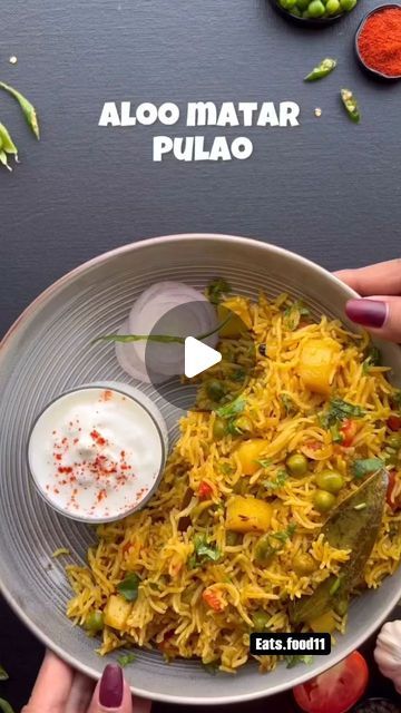 eats. food11 on Instagram: "aloo matar pulao recipe 🤤  Ingredients   Ghee 2-3 tbsp Basmati rice 1 glass (wash it well and soak for 20 mins) Bay leaf 2 Black pepper 5-7 Cloves 3-4 Cardamom 2-3 Cinnamon 1/2 inch Cumin seed 1/2 tbsp Green chilli 2 Ginger garlic paste 1 big tbsp Onion 2 medium size Potato 2-3 small size Peas 1 small cup Tomato 1 medium size Red chilli powder 1/3 tbsp Coriander powder 1/2 tbsp Garam masala 3/4 tbsp Turmeric 1/3 tbsp Salt 1/2 tbsp Water 1 1/2 glass  . #foodvideos #indianfood #foodstagram #reelkrofeelkro #matarpulao #pulao #easyrecipeideas #reelvideos #quickrecipe #pulaolovers #pulav #viral #foodreels #foodtalkindia #foodie" Peas Pulao Recipe, Basmati Rice Recipes, Ginger Garlic Paste, Red Chilli Powder, Pulao Recipe, Indian Cooking Recipes, Coriander Powder, Green Chilli, Garlic Paste