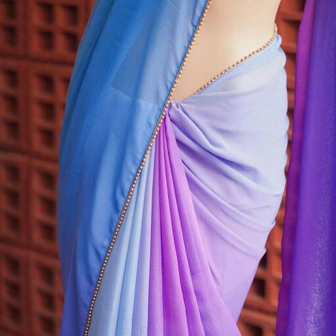 Urban pari fb Double Colour Saree Blouse Design, Double Colour Saree, Plain Chiffon Saree, Ikat Blouse Designs, Saree Belt, Net Sarees, Indian Dress Up, Ballet Hairstyles, Drape Sarees