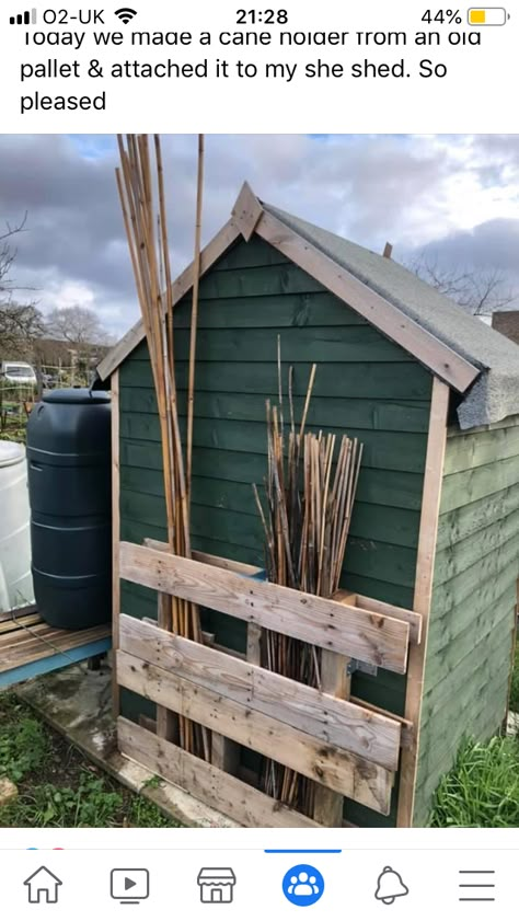 Cottage Allotment, Allotment Storage Ideas, Green Shed Ideas, Allotment Diy Ideas, Allotment Diy, Allotment Upcycling, Allotment Sheds Ideas, Easy Allotment Ideas, Allotment Shed Interiors