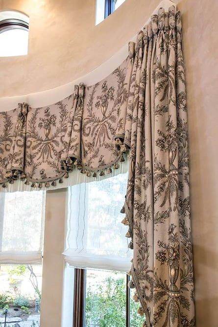 Corner Window Treatments, Bay Window Treatments, Minimalist Curtains, Drapery Treatments, Window Treatments Ideas, Drapery Designs, Pleated Drapes, Valance Window Treatments, Custom Drapes