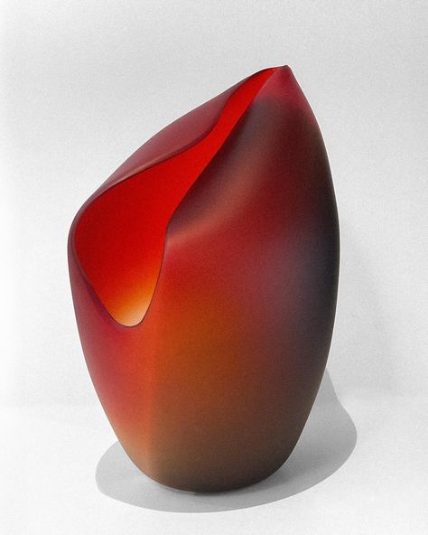 210 — VASE, ALFREDO BARBINI — 1930s HANDMADE GLASS VASE MANUFACTURED IN MURANO ORGANIC SHAPED VASE GLASS GRADIENT OF WARM COLORS 34 x 21 MM Glass Gradient, Vase Glass, Organic Shapes, Alfredo, Blown Glass, Warm Colors, Glass Blowing, Glass Vase, Vase