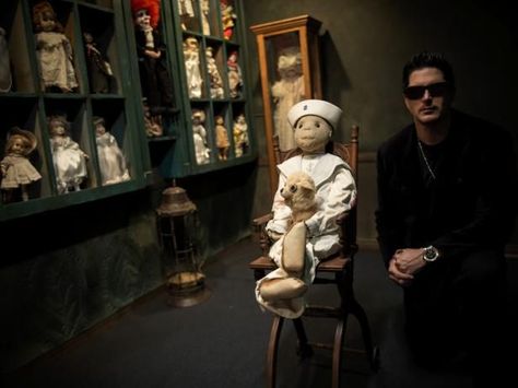 Go behind the scenes within Zak Bagans Haunted Museum in Las Vegas, where objects and their terrifying stories are revealed. Robert The Doll, Haunted Museum, Haunted Objects, Ghost Adventures Zak Bagans, Terrifying Stories, Museums In Las Vegas, Cursed Objects, Zak Bagans, Ghost Adventures