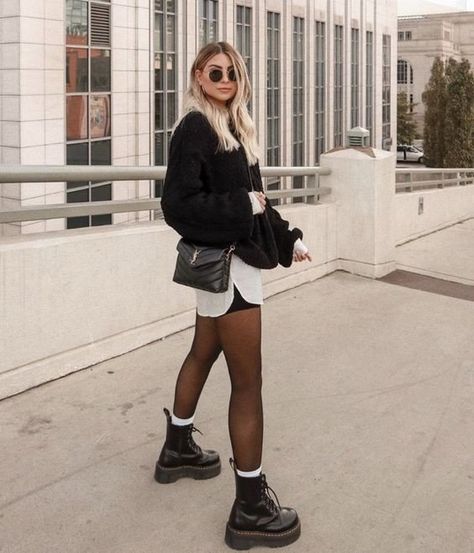 Black tights and white socks #Black #tights #and #white #socks #blacktightsandwhitesocks Outfit Botas, Looks Street Style, Mode Inspo, Fall Fits, Autumn Outfits, Looks Chic, Outfit Inspo Fall, Winter Fits, Autumn Outfit