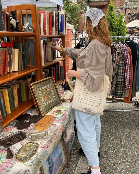 Farmers Market Photo Ideas, Farmers Market Aesthetic Outfit, Farmers Outfit, Farmers Market Photoshoot, Arizona Bachelorette, Farmers Market Outfit, Farmer Outfit, Market Aesthetic, Poses Photoshoot