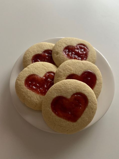 #jamheartcookies #cookie #cookies #heart #jam #bake Heart Jam Cookies Aesthetic, Cookies Heart, Heart Shaped Food, Jam Cookies, Shaped Cookies, Heart Shaped Cookies, Cute Baking, Pretty Dessert, Heart Cookies