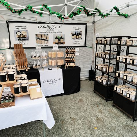 Candle Display Market, Candle Booth Display Ideas Craft Fairs, Farmers Market Soap Display Booth Ideas, Candle Craft Show Display Ideas, Candle Retail Store Design, Craft Fair Diy Display, Candle Shop Display Ideas, Farmers Market Booth Display Ideas, Candles Stand Ideas