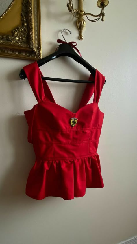 F1 Clothes, Ferrari Girl, Race Outfit, Race Day Outfits, Outfit Formulas, Ferrari Logo, Easy Trendy Outfits, Charles Leclerc, Formula One