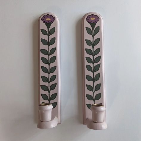 Hand painted candle sconces. I was worried these would be too narrow to fit much but I think the single stem turned out so cute. These won't be for sale but I love painting these and hope to keep finding more! #handpainted #handpaintedfurniture #candlesticks #walldecor #bohodecor #bohohome #bohohomedecor #folkart #fusionmineralpaint #pasteldecor #pastelhomedecor #pastelhome #interiordesign #colorfulhome #colorfulinterior #floralart Pastel Home Decor, Hand Painted Candles, Pastel House, Pastel Decor, Painted Candles, Candle Wall Sconces, Fusion Mineral Paint, Ceramic Candle, Hand Painted Furniture