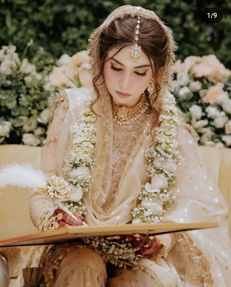 Nikah Hairstyles Bridal Hair, Nikah Bridal Look, Nikkah Jewellery Ideas, Barat Bridal Hairstyle, Pakistani Bridal Hairstyles Nikah, Bridal Hair Styles Pakistani Barat, Nikah Hairstyles Pakistani, Nikkah Bride Pakistan, Simple Nikkah Bride