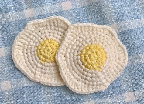 The crocheted fried egg could be used for decoration purposes or as part of your child's play kitchen. Follow the FREE Fried Egg Crochet Pattern to learn. Crochet Fried Egg, Egg Coaster, Egg Amigurumi, Egg Crochet Pattern, Egg Crochet, Crochet Applique Patterns Free, Crochet Chicken, Crochet Coaster Pattern, Easy Crochet Projects