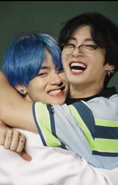 Jungkook And V Photos, V And Jungkook, Best Friend Definition, Jungkook And Taehyung, Tumblr Couples, Cute Moments, Unique Photos, Kpop Couples, Celebrity Look Alike