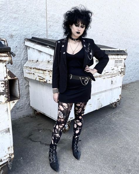 Tradgoth Hair, Trad Goth 80s, 80s Goth Fashion, Goth Outfits Casual, Ethereal Goth, Trad Goth Fashion, 80s Punk Fashion, Trad Goth Outfits, Cybergoth Fashion