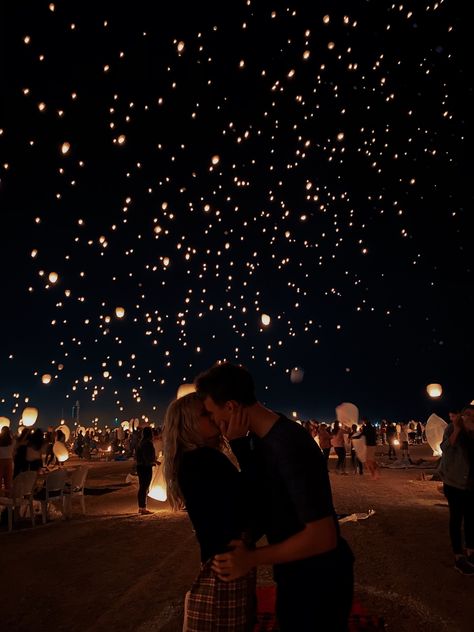 Dream Dates, Floating Lanterns, Best Relationship Advice, Lantern Festival, Foto Poses, Cute Couples Photos, Boyfriend Goals, Photo Couple, Cute Relationship Goals