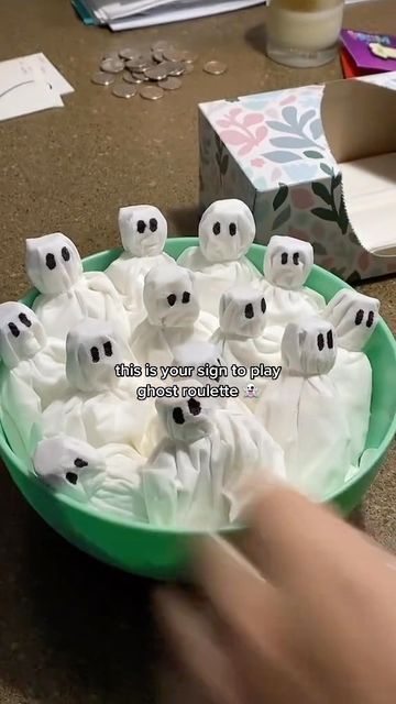 Small Halloween Party, Halloween Drinking Games, Halloween Theme Birthday, Creepy Halloween Party, Halloween Sleepover, Halloween Party Drinks, Fun Halloween Party Games, Halloween Party Activities, Easy Halloween Party