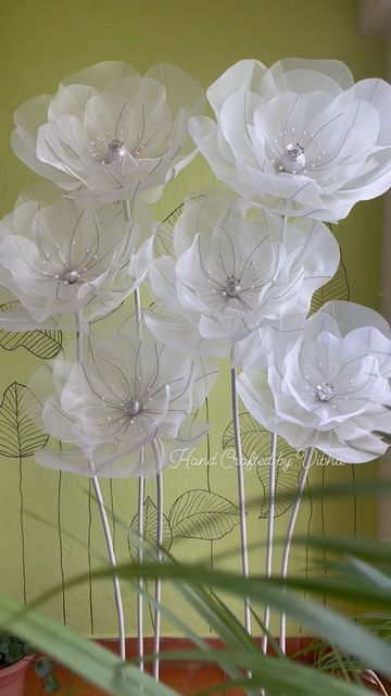 Flowers Creative, Floral Art Arrangements, Diy Paper Flowers, Make Paper Flowers, Paper Flower Wall Decor, Winter Wedding Decorations, Creative Decoration, Handmade Flowers Fabric, Paper Flower Crafts