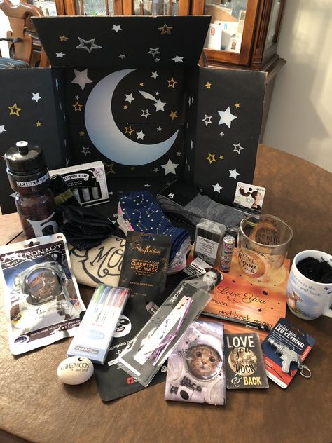 “Love you to the moon and back” care package! Witchy Care Package, Space Themed Gift Basket, Deployment Care Package Ideas, Senior 25, Galaxy Backpack, Care Basket, Relationship Things, Deployment Care Packages, Birthday Presents For Friends