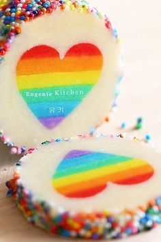 Rainbow Heart Cookies, Rainbow Sugar Cookies, Rainbow Desserts, Rainbow Treats, Colorful Cupcakes, Macaroon Recipes, Rainbow Food, Cookie Time, Heart Cookies