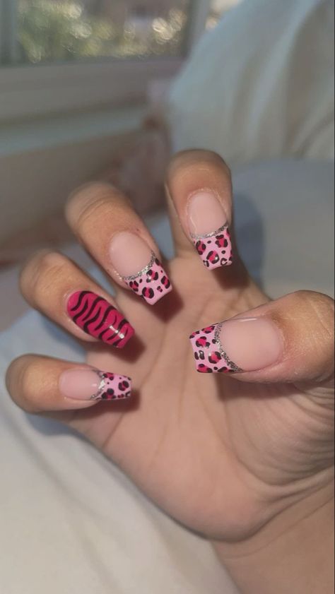 Pink Tiger Nails, Tiger Nails Designs, Y2k Pink Nails, Tiger Print Nails, 2000 Nails, Gyaru Pink, Pink Cheetah Nails, Pink Zebra Nails, 2000s Nails