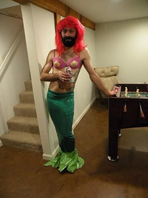 Halloween Costume Fails, Homemade Mermaid Costumes, Epic Halloween Costumes, Easy College Halloween Costumes, Ariel Costumes, Trendy Halloween Costumes, Creative Costumes, Funny Costumes, Goofy Pictures