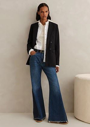 Black Blazer Jeans Outfit, White Blazer And Jeans, Black Blazer Jeans, Blazer Jeans Outfit, Aw23 Fashion, Black Blazer With Jeans, Blazer And Jeans, Ladies Coat Design, Combat Trousers