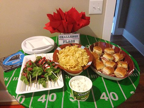 fantasy football draft party ideas Fantasy Football Draft Party Food, Fantasy Draft Party, Superbowl Ideas, Football Draft Party, Football Party Snacks, Fantasy Football Draft Party, Fantasy Draft, Football Party Foods, Table Presentation