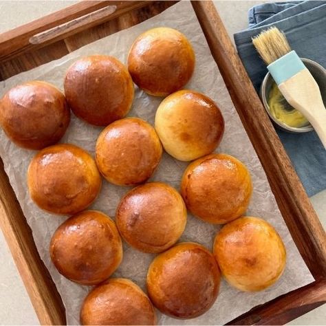 Sourdough Brioche Buns - The Pantry Mama Sourdough Brioche, Hamburger Rolls, Bowl Ingredients, Hamburger Bun Recipe, Hot Dog Rolls, Sourdough Rolls, Brioche Rolls, Brioche Recipe, Breakfast Rolls