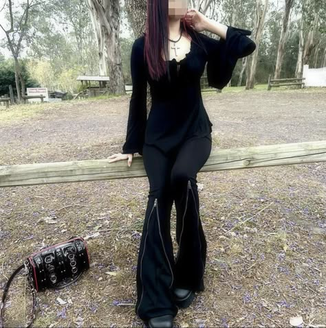 Goth Outfits Casual, Romantic Goth Outfits, Goth Outfits Aesthetic, Goth Outfit Inspo, Goth Outfit Ideas, High School Fashion, Casual Goth, Romantic Goth, Wardrobe Outfits