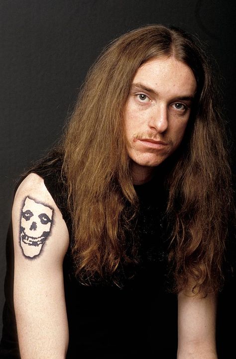 UNITED STATES - JANUARY 01:  Photo of Cliff BURTON and METALLICA; Cliff Burton, posed, studio  (Photo by Krasner/Trebitz /Redferns) Ron Mcgovney, Jason Newsted, The Scorpions, Robert Trujillo, Cliff Burton, Music Magazine, James Hetfield, Heavy Metal Music, Band Photos