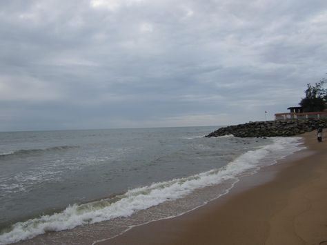 Snehatheeram Beach or Love Shore is beach in Thalikulam of Thrissur District in Kerala State of India. Snehatheeram Beach, States Of India, Quiet Life, Dont Touch My Phone Wallpapers, Phone Wallpapers, Kerala, Phone Wallpaper, Iphone Wallpaper, Places To Visit