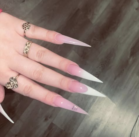 Ombré Stiletto Nails, Pink Stiletto Nails, Stilleto Nails Designs, Ballet Nails, Long Stiletto Nails, Sharp Nails, Halloween Acrylic Nails, Long Stiletto, Punk Nails