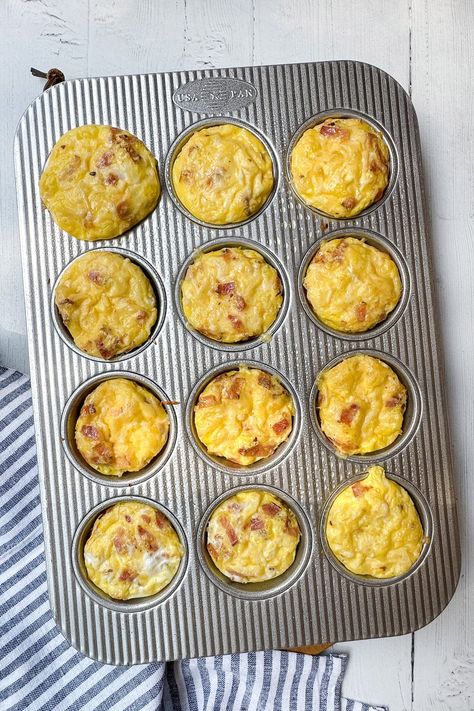 We're in love with this oh-so-simple Bacon Gouda Egg Bites recipe (inspired by Starbucks egg bites) to make for busy mornings or quick afternoon snacks. Made in a muffin tin, they're perfect to make ahead, are freezer friendly, and awesome for quick bites during the day! Egg Bite Recipes In Oven, Gouda Egg Bites, Starbucks Egg Bites Recipe, Starbucks Egg Bites, Easy Breakfasts, Keto Breakfasts, Egg Bites Recipe, Quick Bites, Measuring Ingredients